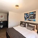 Haus Bernhard 아파트
